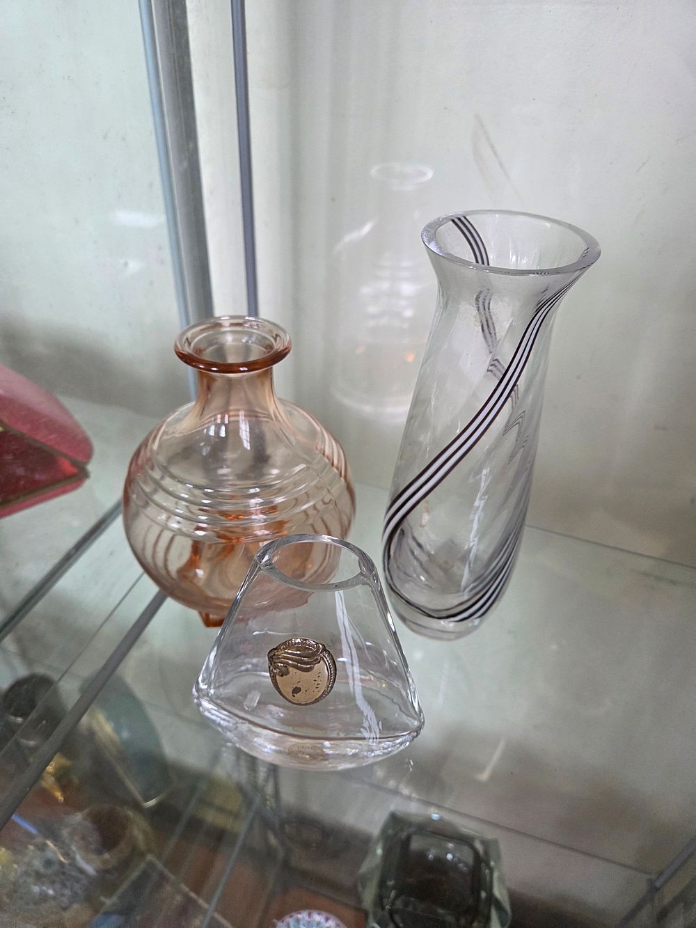 Lot 618 – A Trio of 20th-Century Art Glass Vessels including a Caithness Pink Ribbed Art Deco Vessel and a Filigrana Style Vase