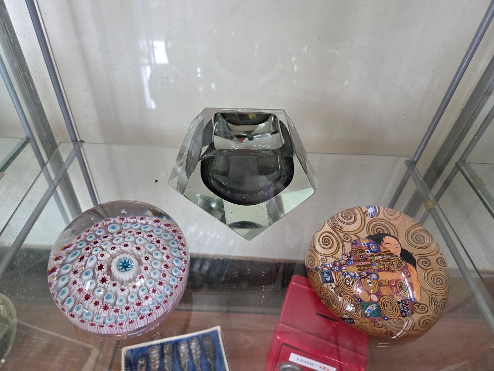 Lot 620 – A Trio of Glass Objects including an attributed Whitefriars Millefiori Paperweight