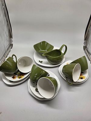 A Midwinter Mid-20th Century Olive Green and Sunflower Pattern Tea Set