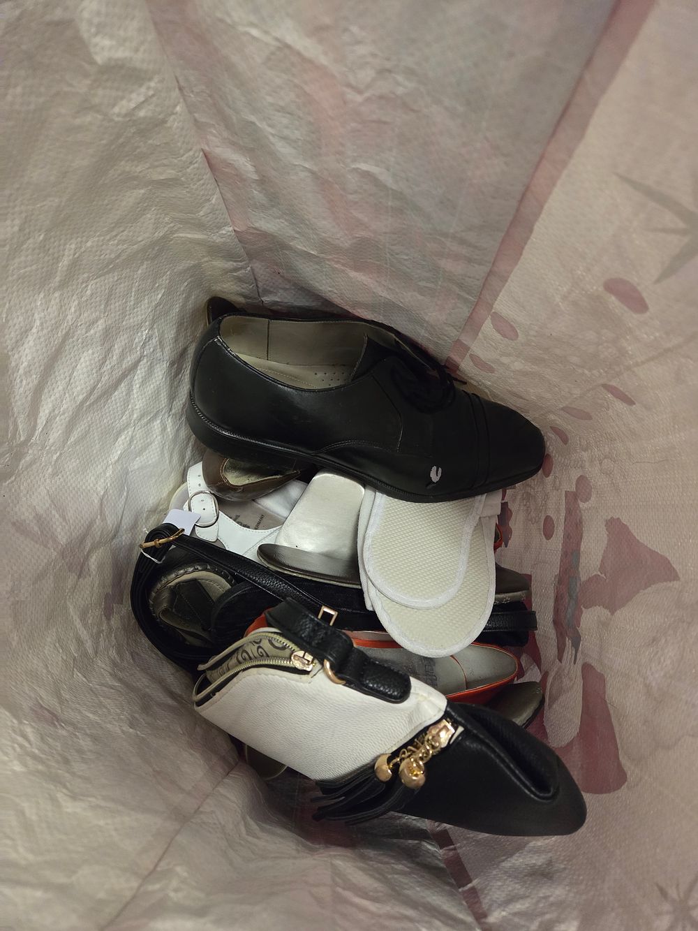 Lot 312 – An Assortment of Footwear and a Fashion Accessory