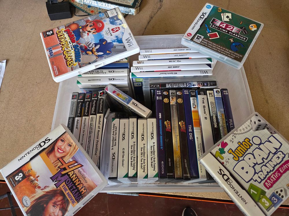 Lot 325 – A Collection of Nintendo, PlayStation and PC Video Games