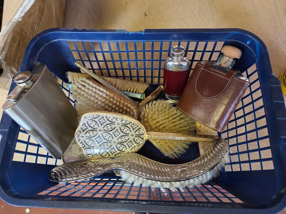 Lot 341 – An Assortment of Vintage Vanity, Grooming, and Travel Accessories