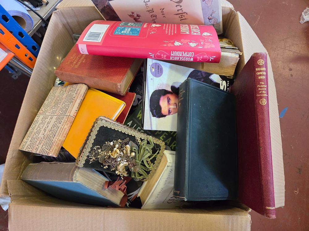 Lot 347 – A Collection of Vintage and Modern Books including Mark Twain and Elvis Presley