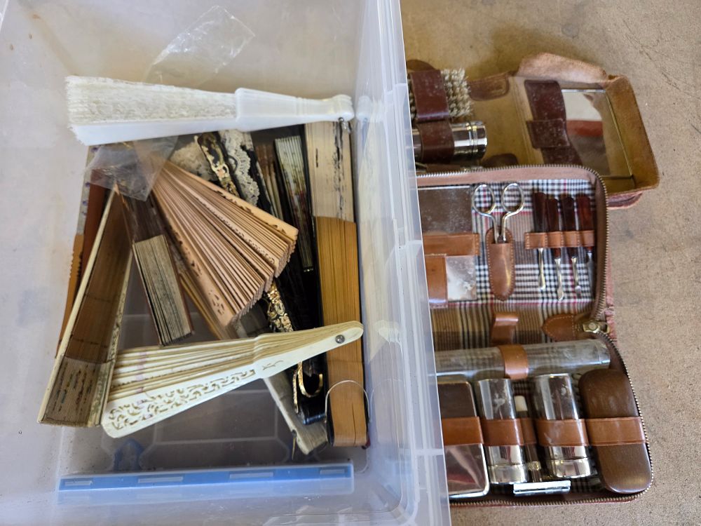 Lot 363 – A Collection of Vintage Hand Fans and a Gentleman’s Travelling Grooming Kit