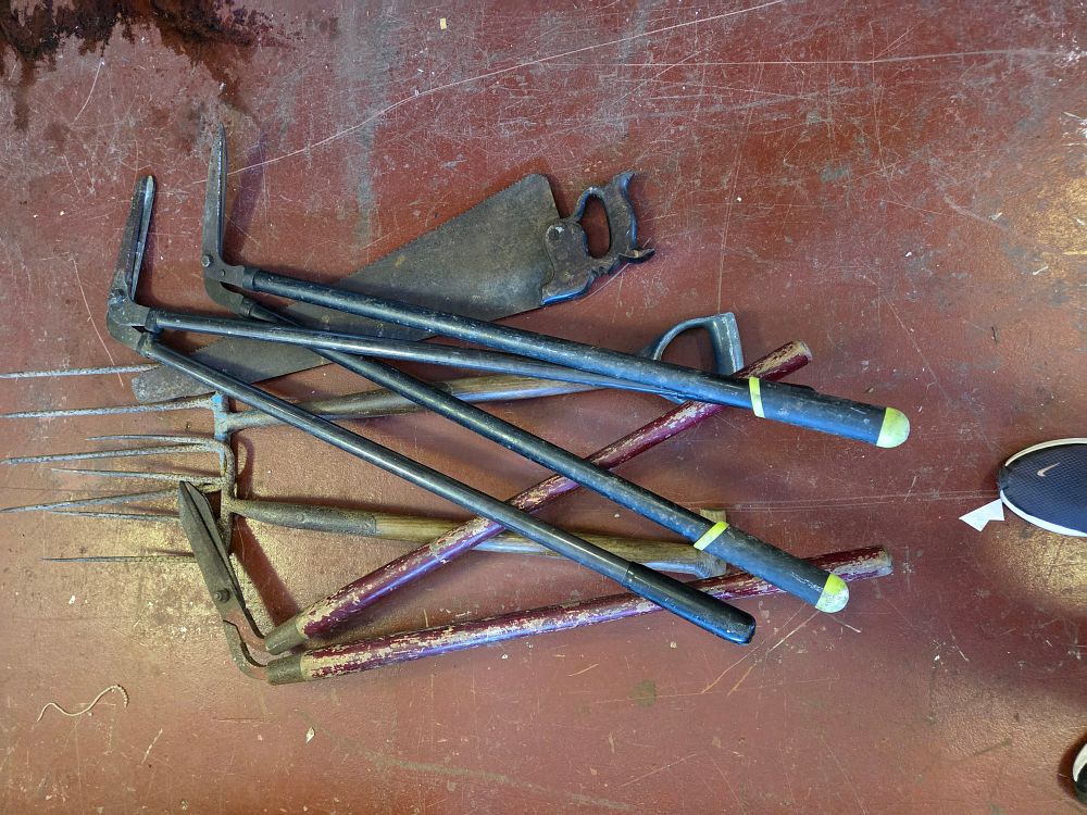 Lot 378 – An Assortment of Vintage Garden and Hand Tools