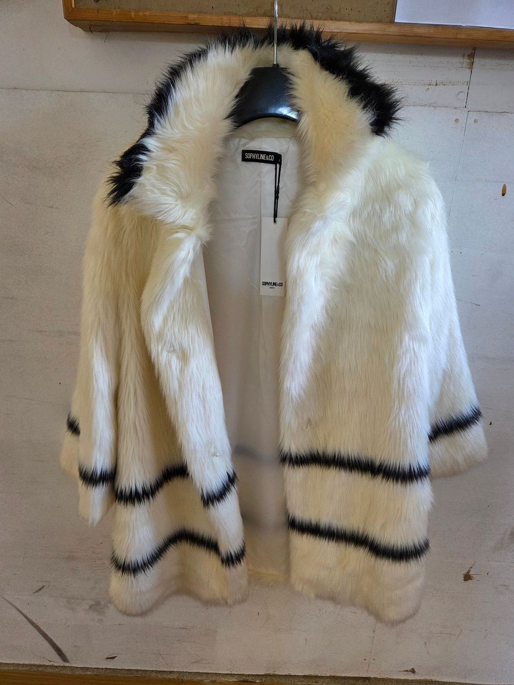 Lot 385 – Sophyline & Co Paris Striped Faux Fur Bolero Jacket Size L
