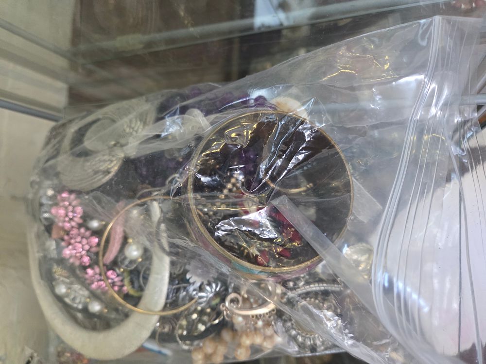 Lot 608 – A Large Collection of Miscellaneous Costume Jewellery