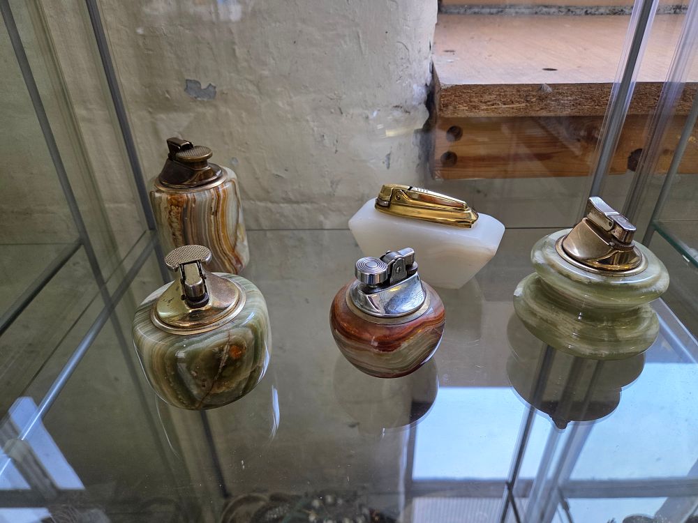 Lot 612 – A Collection of Mid-Century Onyx Table Lighters