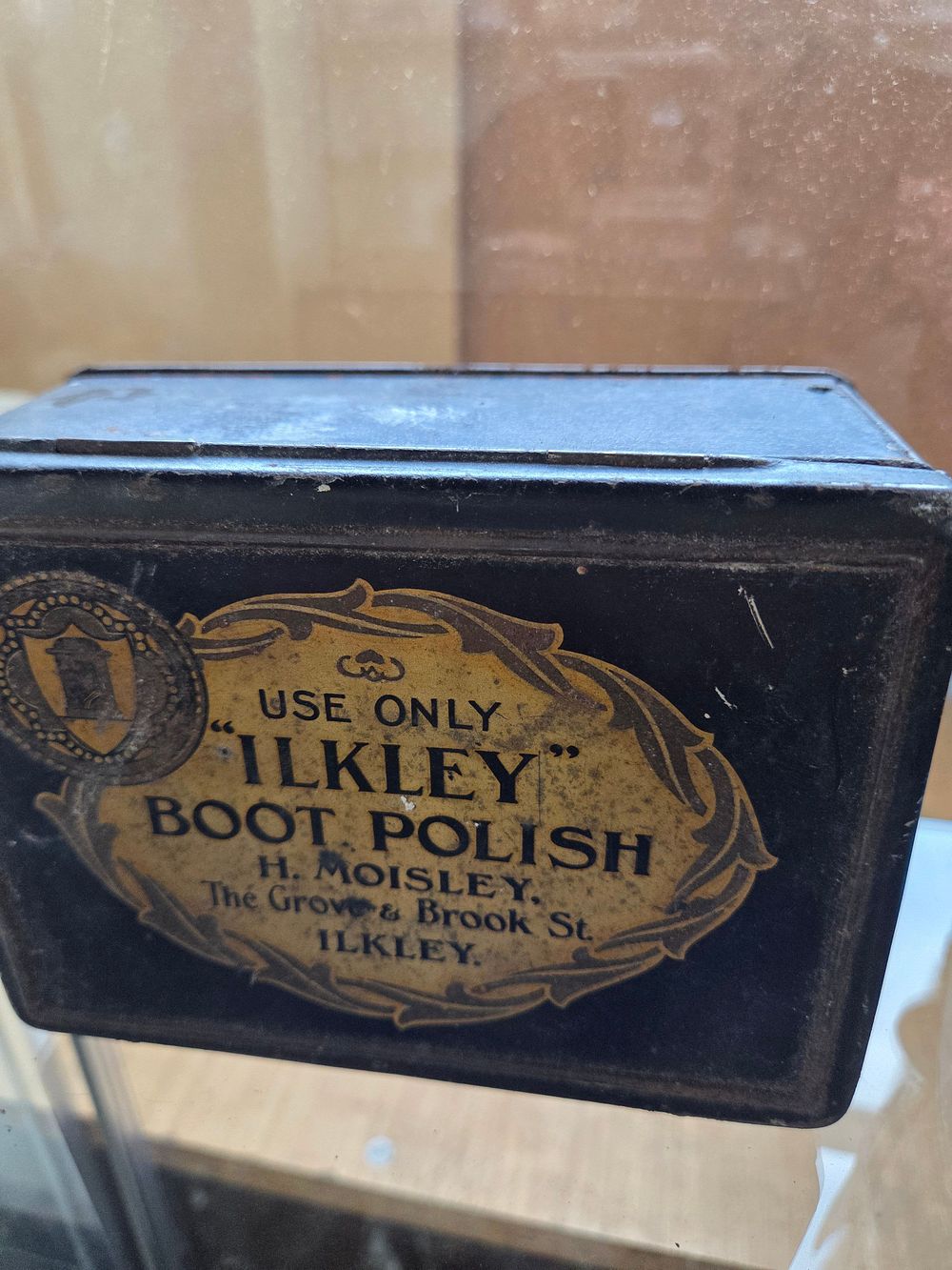 Lot 618 – Antique Ilkley Boot Polish Metal Advertising Tin for H. Moisley