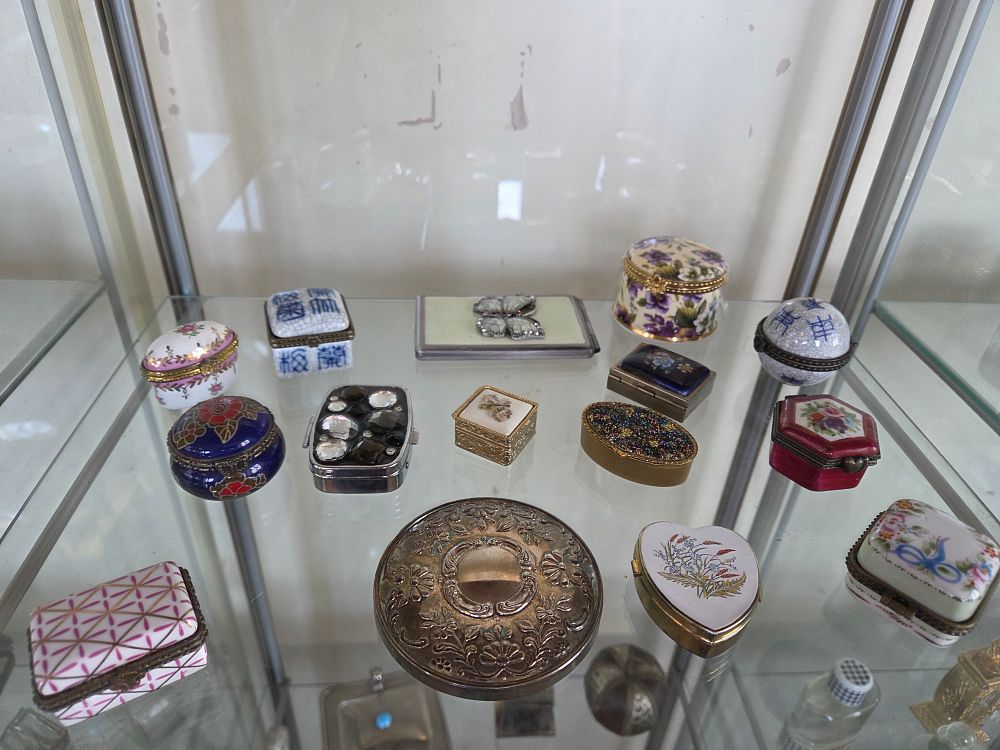 Lot 637 – A Collection of Decorative Trinket and Pill Boxes in Various Materials and Styles