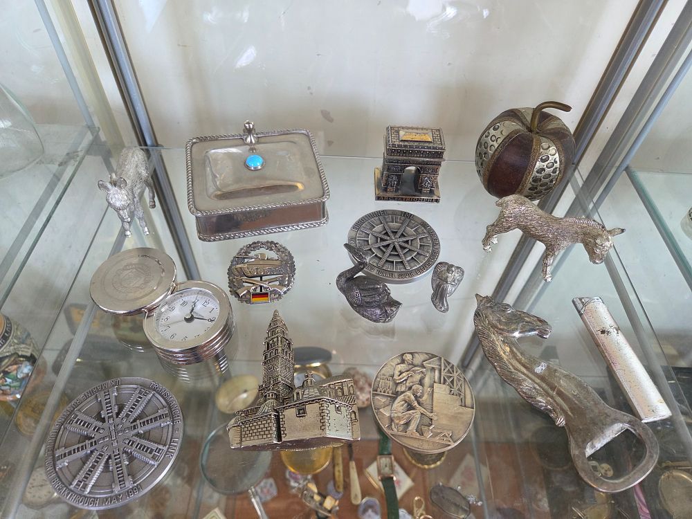 Lot 638 – An Assortment of Commemorative Medallions, Military Badges, and White Metal Miniatures