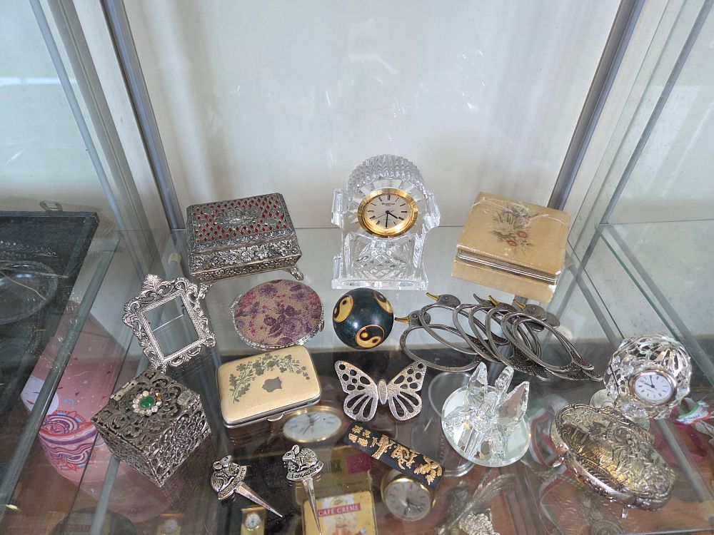 Lot 648 – A Collection of Decorative Objects, Bijouterie, and Timepieces