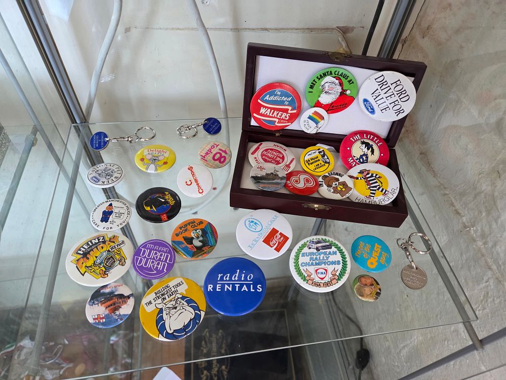 Lot 652 – A Collection of Vintage British Promotional Pinback Badges and Keyrings