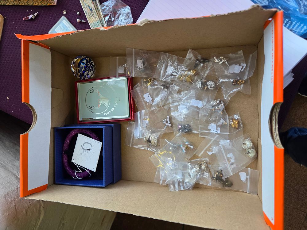 Lot 655 – An Assortment of Costume Jewellery and Regional Souvenirs