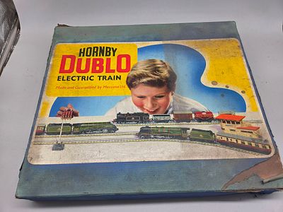 Hornby Dublo OO Gauge Electric Tank Goods Train Set and Additional Rolling Stock