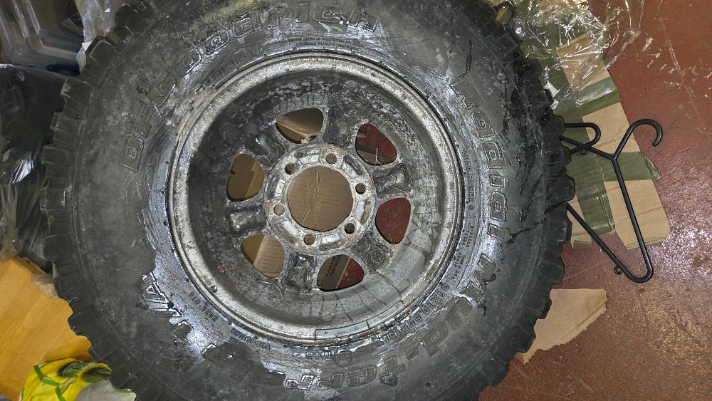 Lot 200 – Single BFGoodrich Radial Mud-Terrain T/A Tyre on 15-inch 6-Spoke Alloy Wheel