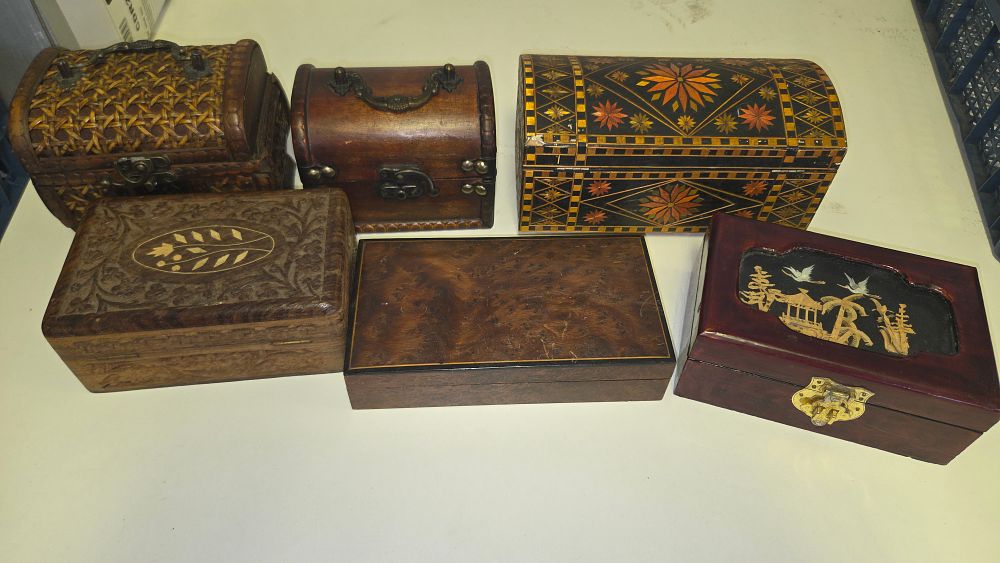 Lot 224 – A Collection of Assorted Decorative Wooden Boxes and Miniature Chests