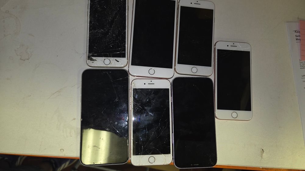 Lot 231 – A Collection of Seven Apple iPhone Smartphones for Parts or Repair