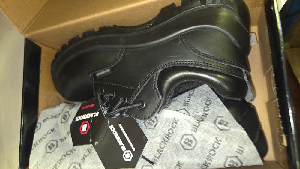 Lot 232 – A Pair of Blackrock Ultimate Black Leather Safety Shoes Size 8