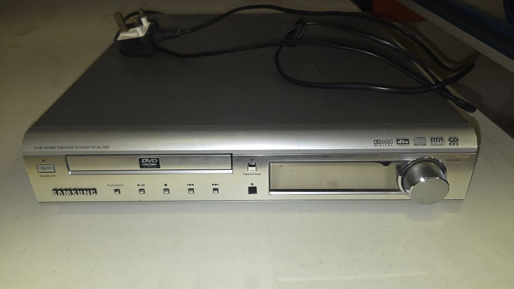 Lot 246 – Samsung HT-DL70D DVD Home Theater System powers on