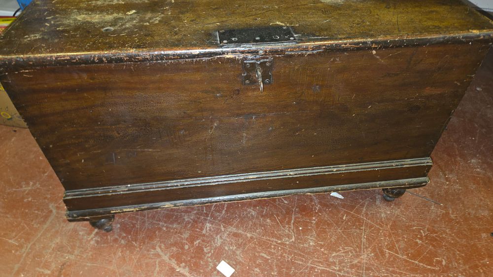 Lot 258 – A Late Victorian Hardwood Blanket Chest with Interior Till