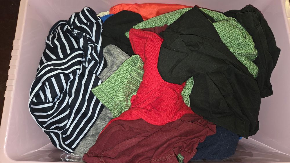 Lot 259 – An Assortment of Mixed Casual Adult Clothing