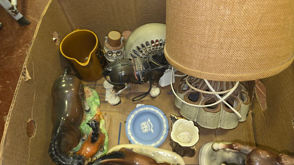 Lot 265 – A Collection of Decorative Ceramic Ornaments, Figurines, and a Table Lamp