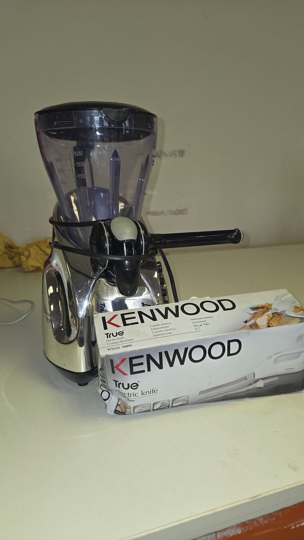 Lot 274 – Two Kenwood kitchen appliances comprising a Smoothie Concert SB255 blender and a KN650 electric knife w/o