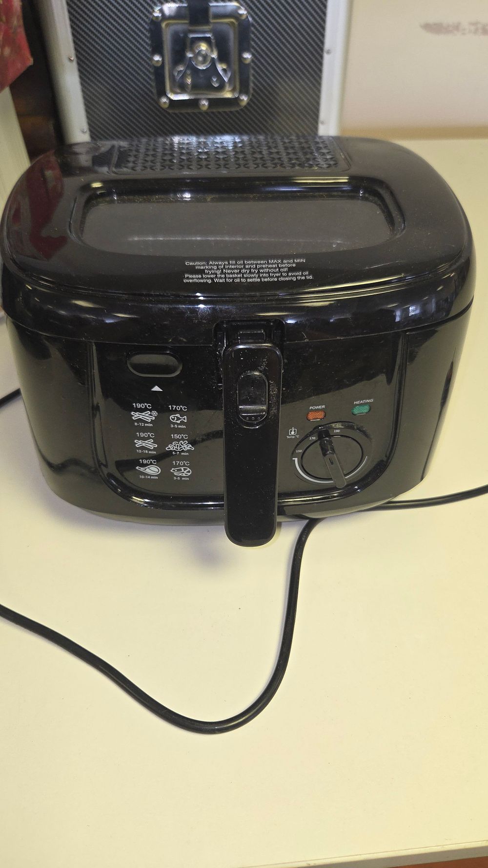 Lot 277 – Countertop Electric Deep Fat Fryer with 2.5 Litre Capacity w/o