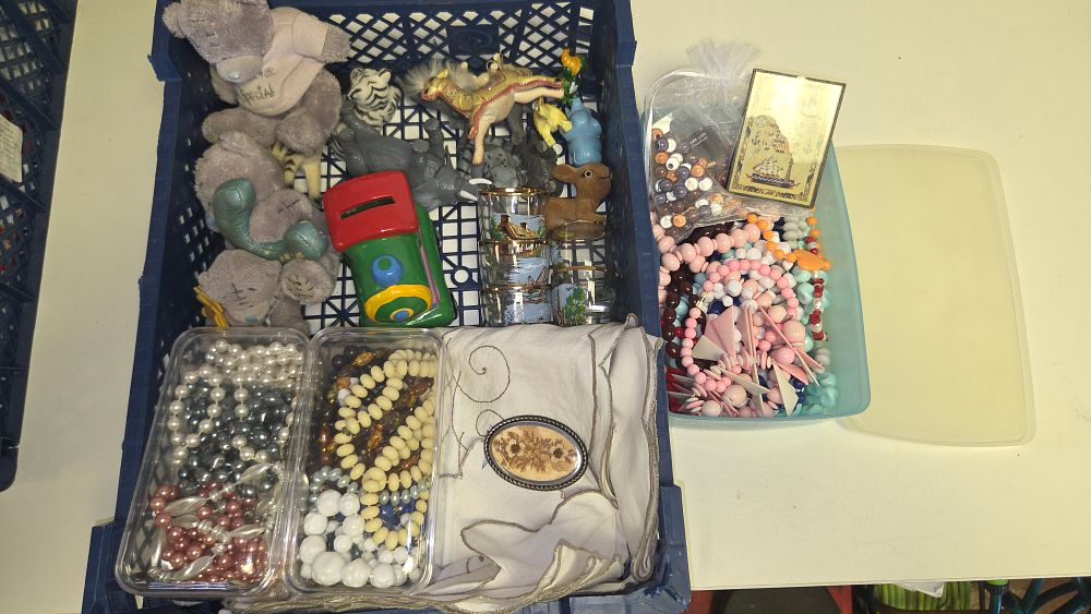Lot 281 – An Assortment of Mixed Collectibles, Plush Toys, Glassware, and Costume Jewellery