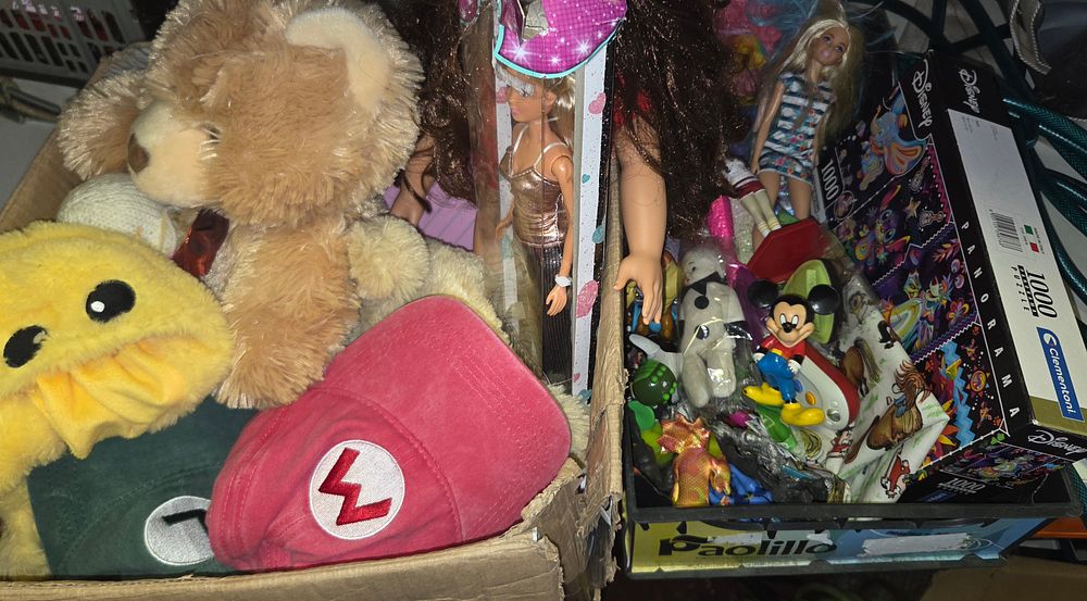 Lot 292 – An Assortment of Toys and Collectibles including a Clementoni Disney Puzzle, Fashion Dolls, and Nintendo Apparel