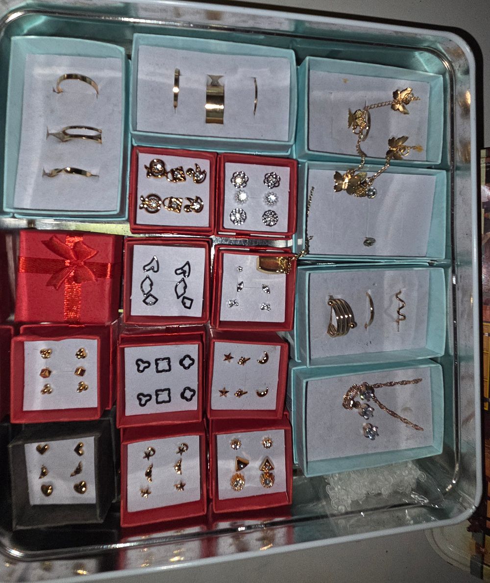 Lot 295 – A Collection of Contemporary Costume Jewellery Including Earrings and Rings