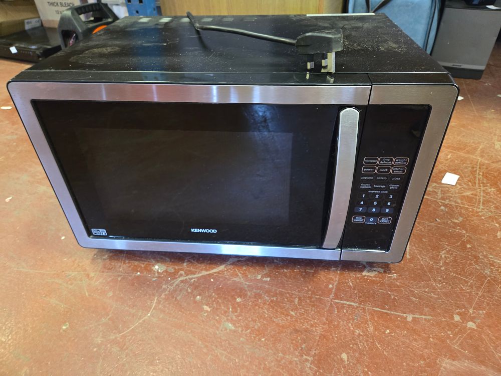 Lot 204 – Kenwood 900W Countertop Microwave Oven, Model K25MSS11 powers on