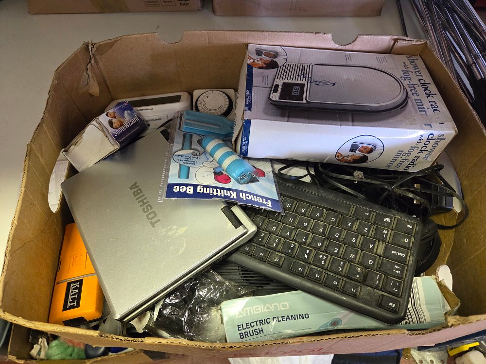 Lot 307 – A Collection of Mixed Household Electronics, Personal Care Gadgets, and Craft Items