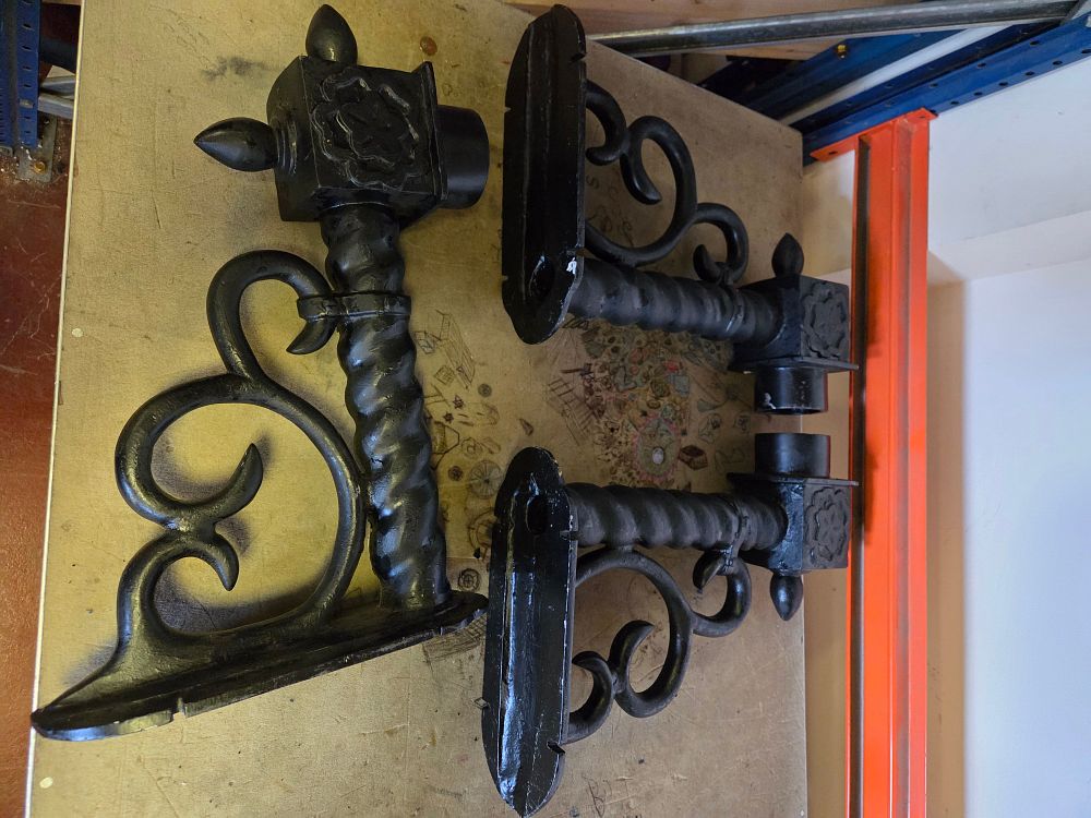 Lot 342 – A Trio of Victorian Style Cast Iron Wall Brackets