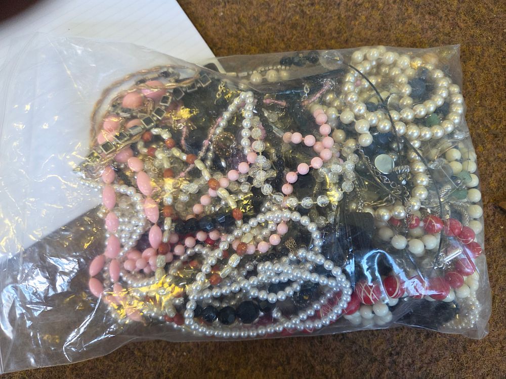 Lot 635 – A Collection of Assorted Vintage and Modern Beaded Costume Jewellery