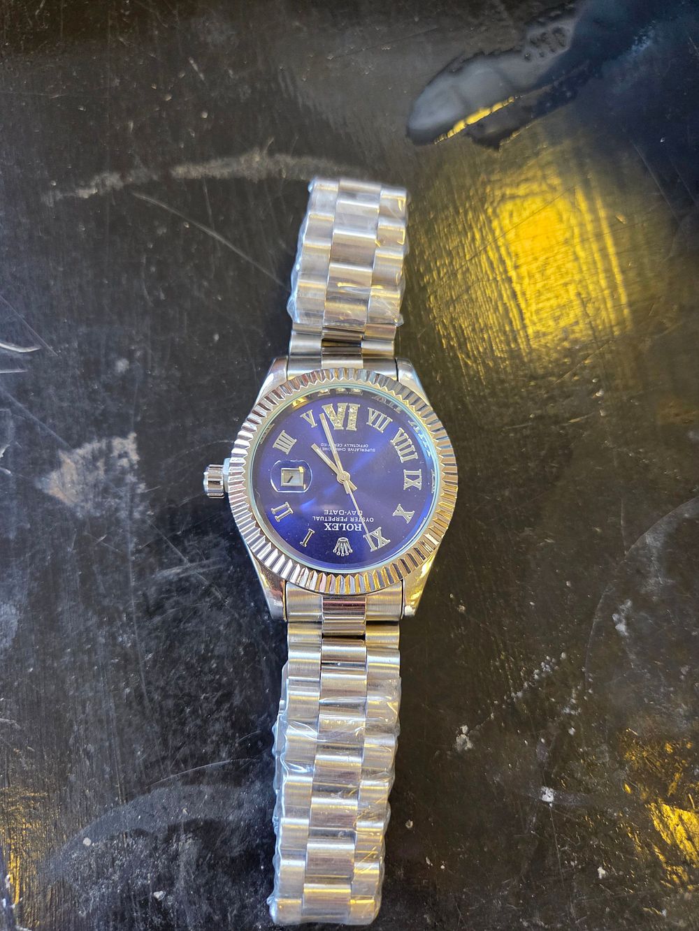 Lot 656 – A Mens Silver-tone Wristwatch