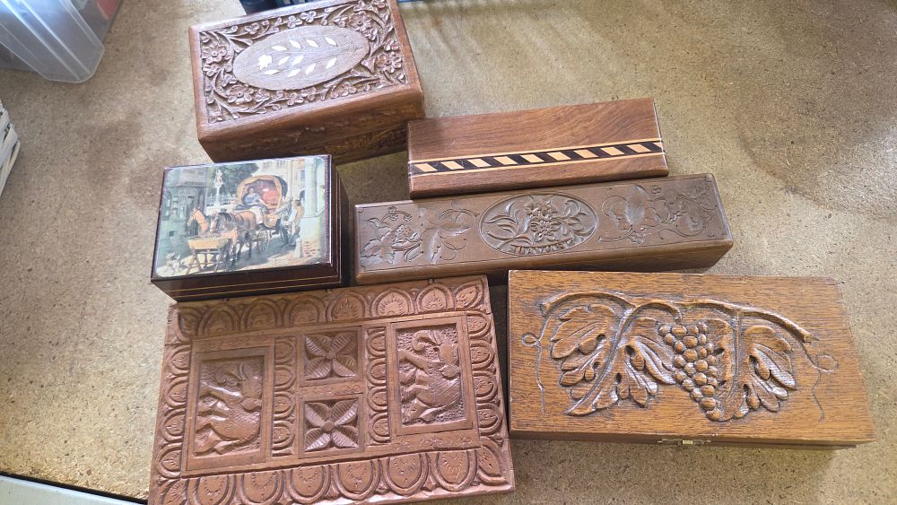 Lot 161 – A Collection of Vintage Carved and Inlaid Wooden Decorative Boxes