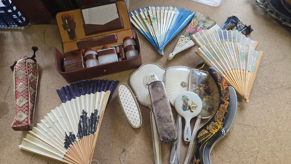 Lot 165 – A Collection of Vintage Vanity and Travel Accessories Including Folding Fans and Grooming Sets