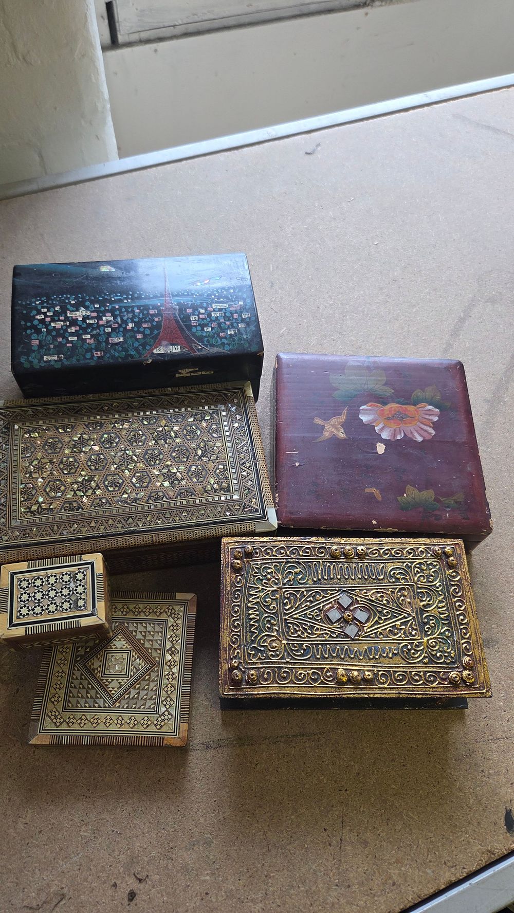 Lot 167 – An Assortment of Decorative and Musical Jewellery Boxes