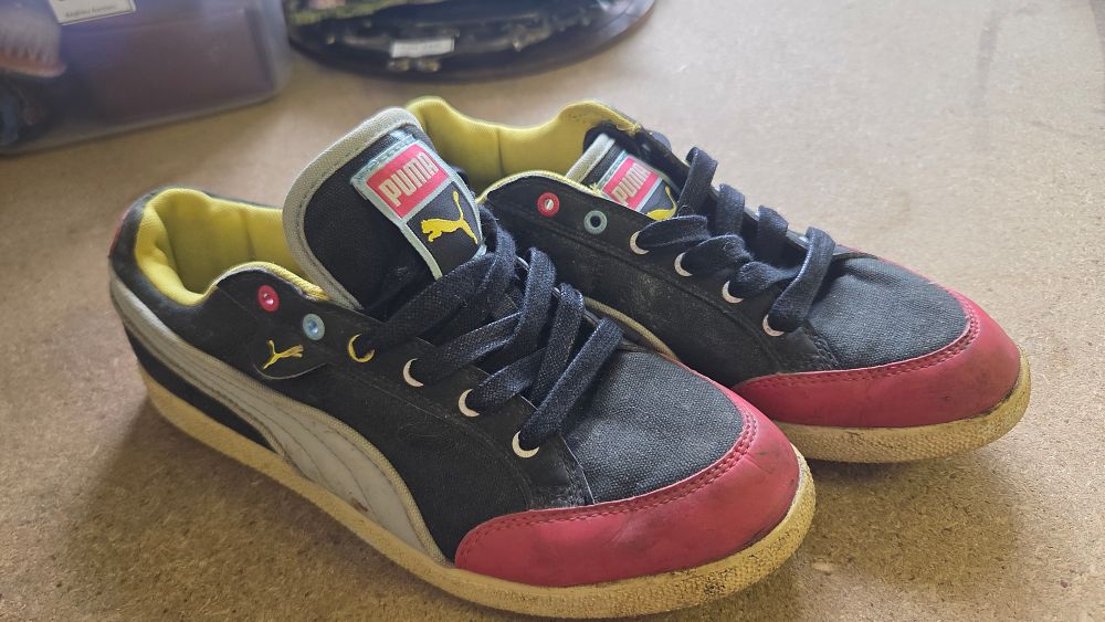 Lot 171 – A Pair of Puma Low-top Canvas Sport Lifestyle Sneakers, Size UK 5