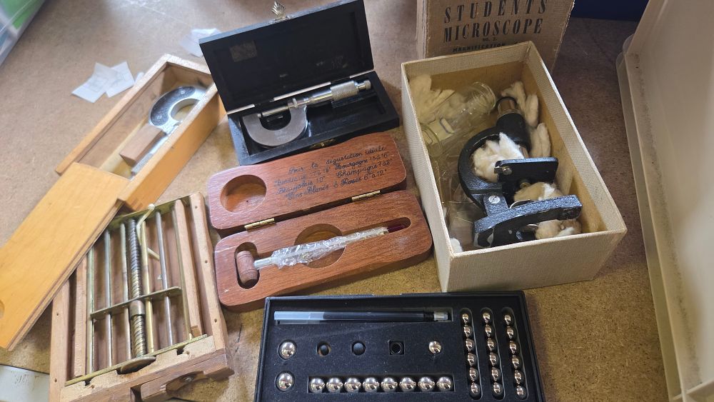 Lot 179 – A Collection of Scientific, Precision Measuring, and Specialised Instruments