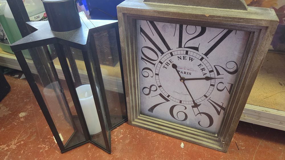Lot 218 – Two Decorative Items Including a Large New Era Paris Mantel Clock and a Star-Shaped Lantern
