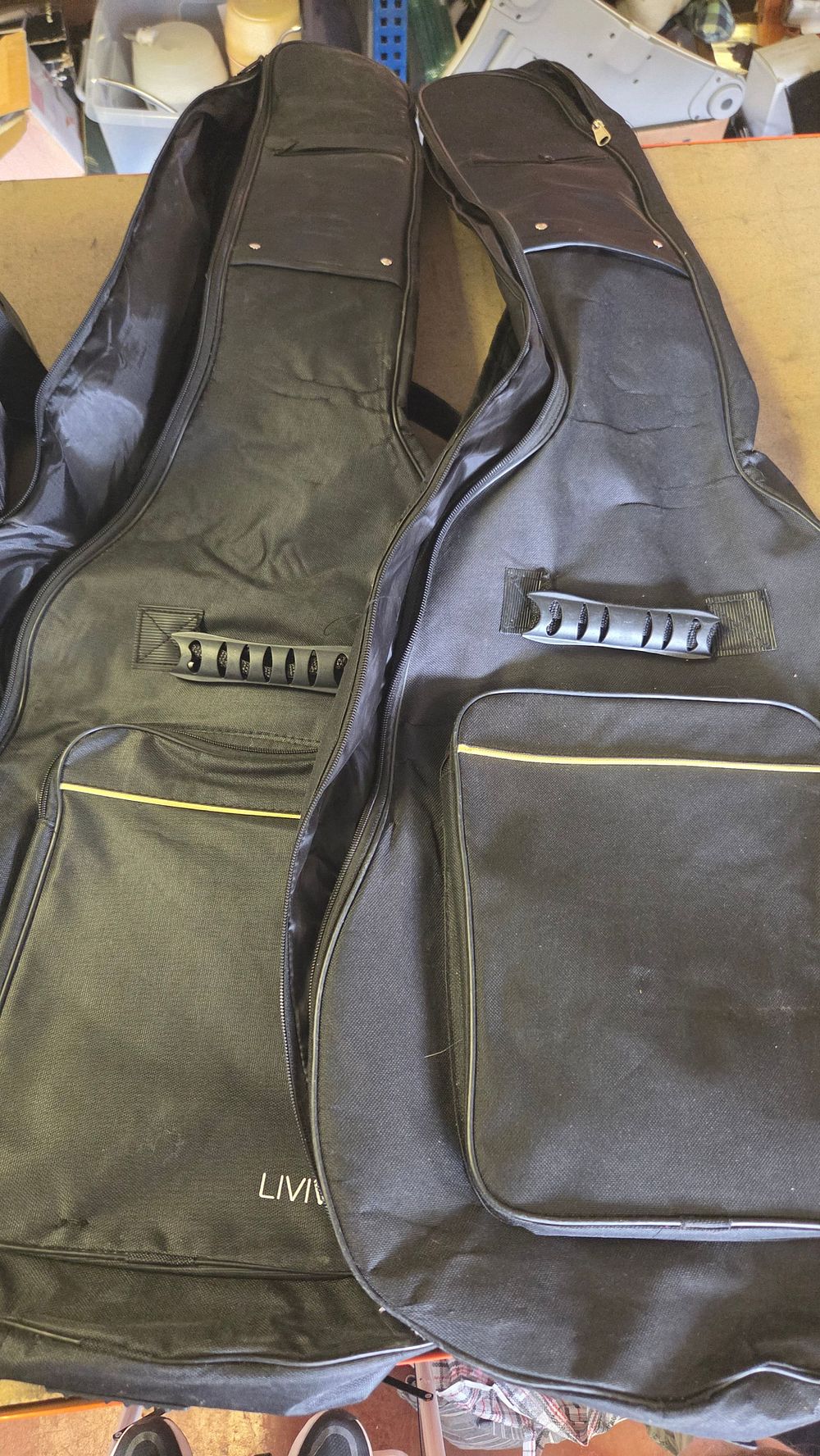 Lot 251 – A Pair of Livingstone Acoustic Guitar Gig Bags