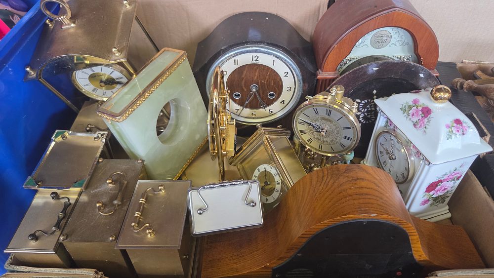 Lot 300 – A Collection of Vintage and Modern Mantel and Carriage Clocks including Pentime and Leonardo