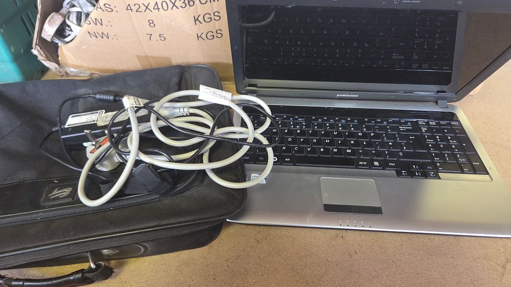 Lot 345 – Samsung RV510 15.6 Inch Laptop with Power Adapter and Carrying Case
