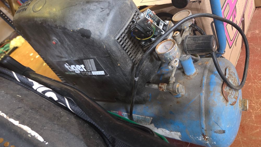 Lot 354 – Tiger 7/250 Turbo Oil-Free Portable Electric Air Compressor powers on