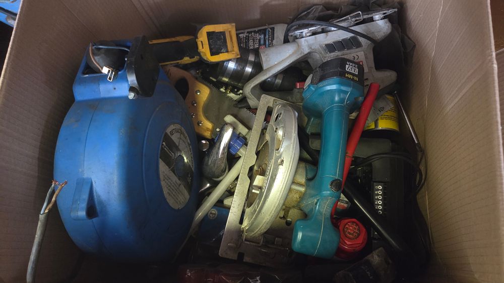 Lot 355 – A Collection of Assorted Power Tools and Workshop Equipment