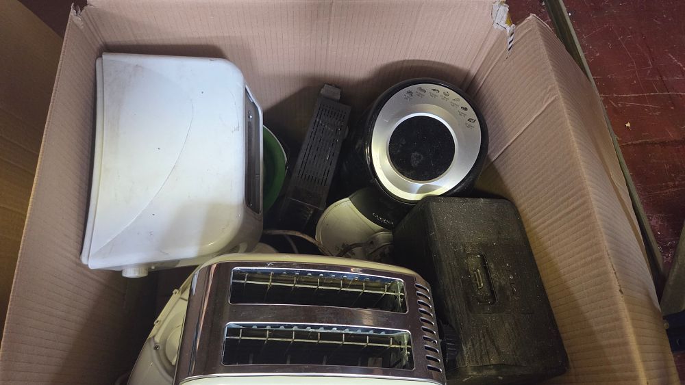 Lot 356 – An Assortment of Small Domestic Appliances and Electronics