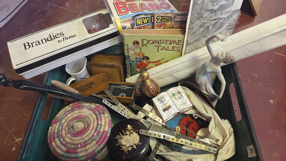 Lot 359 – An Assortment of Vintage Collectables, Printed Ephemera, and Sundries